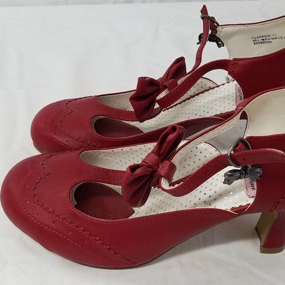 Women's Red pin-up heels with t-strap bow. - Picture 2 of 6